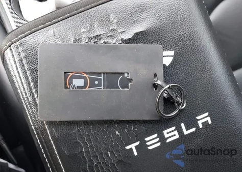 2021 Tesla Model Y Long Range Dual Motor All-Wheel Drive z USA, uszkodzony, nr VIN 5YJYGDEE6MF077084